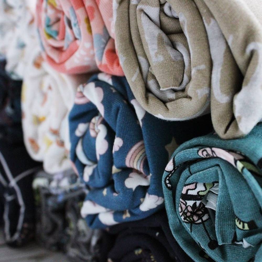 Stoffmarkt Überraschungspaket mit 4x 0,5m Motivjersey auf hübschen Stoffrollen für Nähprojekte