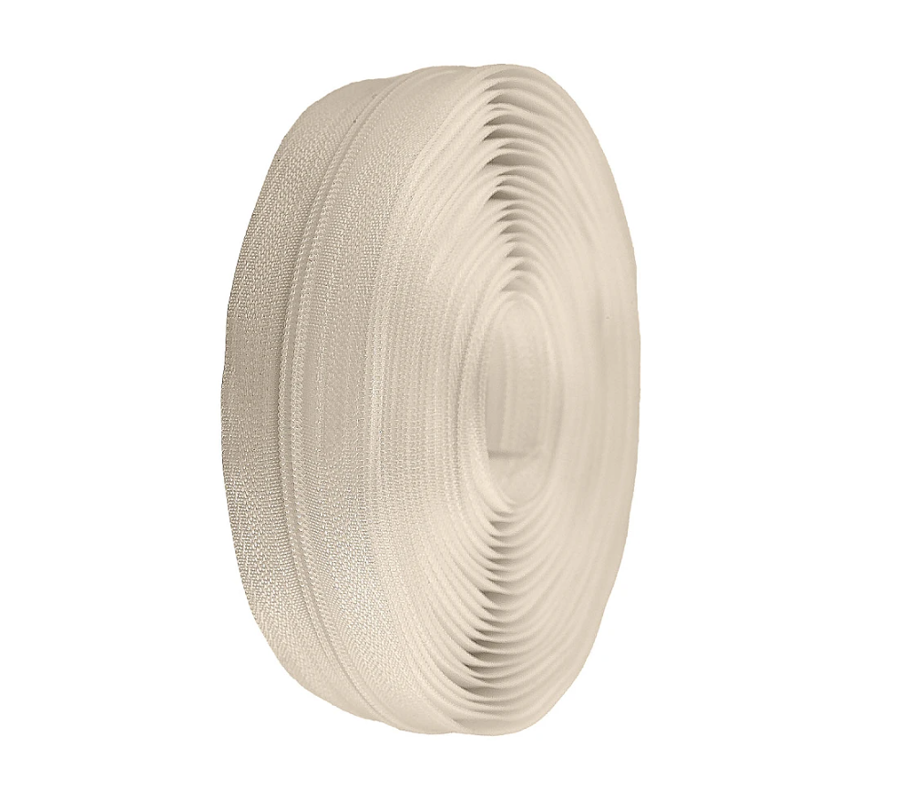Endlosreißverschluss 3mm in Ecru als Meterware – Hochwertiger Nylon-Spiralreißverschluss in Cremeweiß/Natur für Kissen, Taschen und helle Bekleidung. Ohne Schieber.