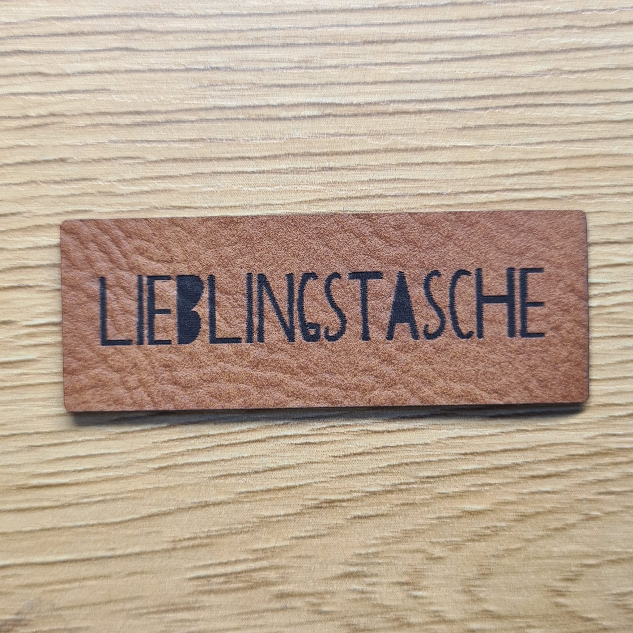 „Lieblingstasche“ Nählabel 5×1,6 cm – vegan, handmade, Schnuckidu® Kunstleder Braun