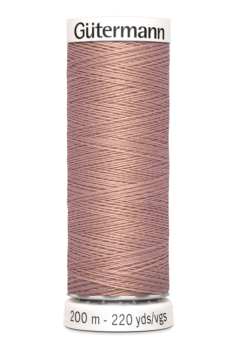 Gütermann Allesnäher 200 Meter in Rosabraun (991) – Hochwertiges Premium-Nähgarn aus 100% Polyester für alle Stoffe. Rosabrauner Allesnäher, reißfest und farbecht.