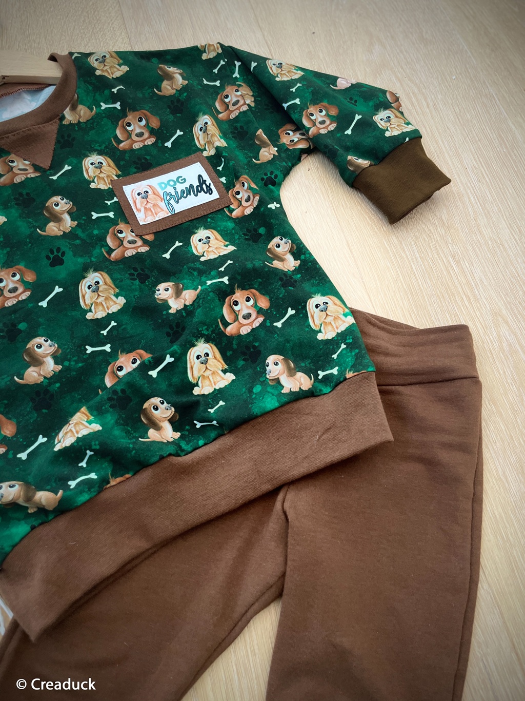 Motivjersey - Swafing - Dog friends by Mrs. Mint - Hunde & Knochen in grün