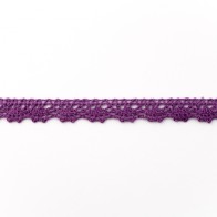 Filigrane Klöppelspitze aus 100% Baumwolle in Violett, 12mm Breite, hochwertige Meterware für Vintage-Deko, Kleidung und Landhaus-Style.
