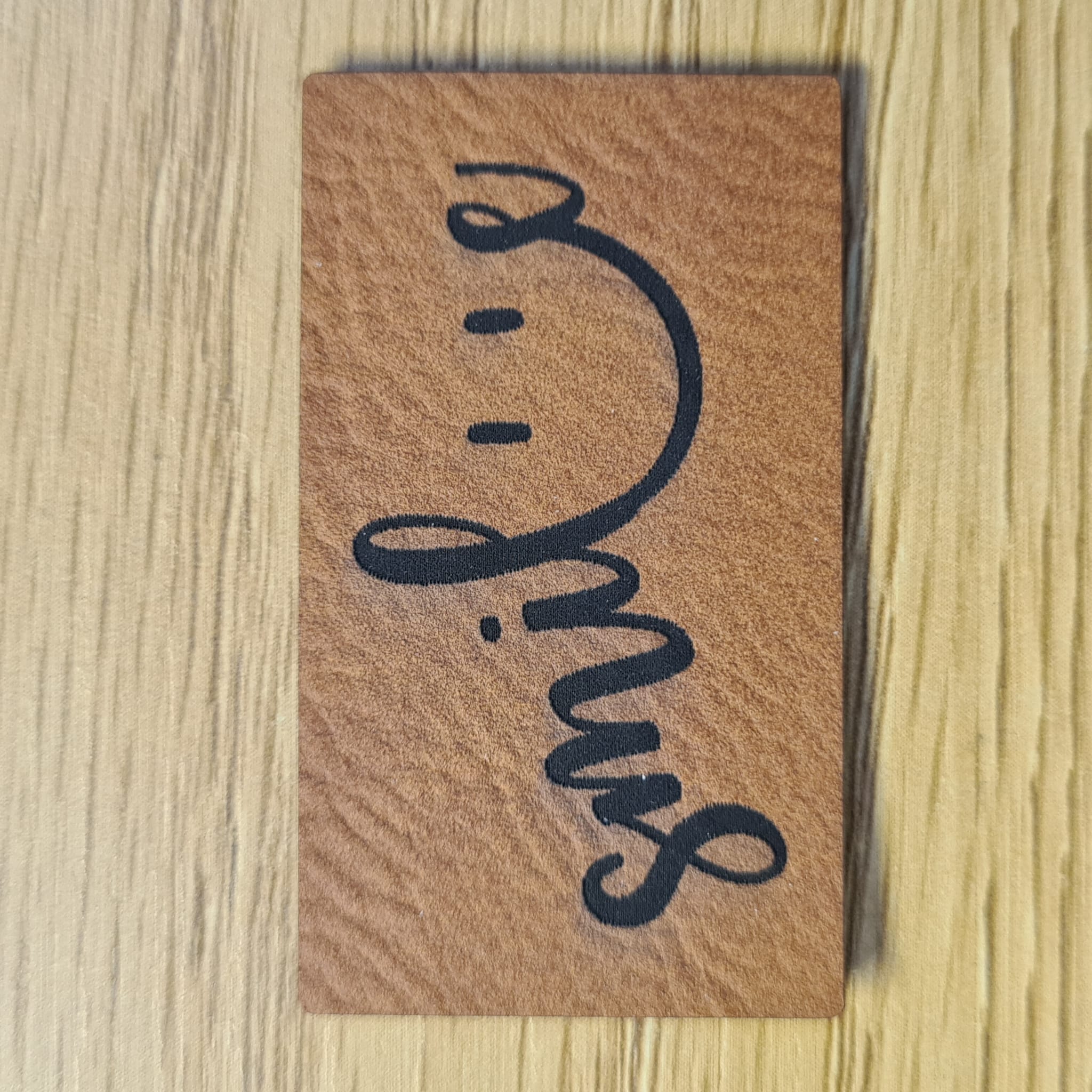 „Smile“ Nählabel 5×2,8 cm – vegan, handmade, Schnuckidu® Kunstleder Braun