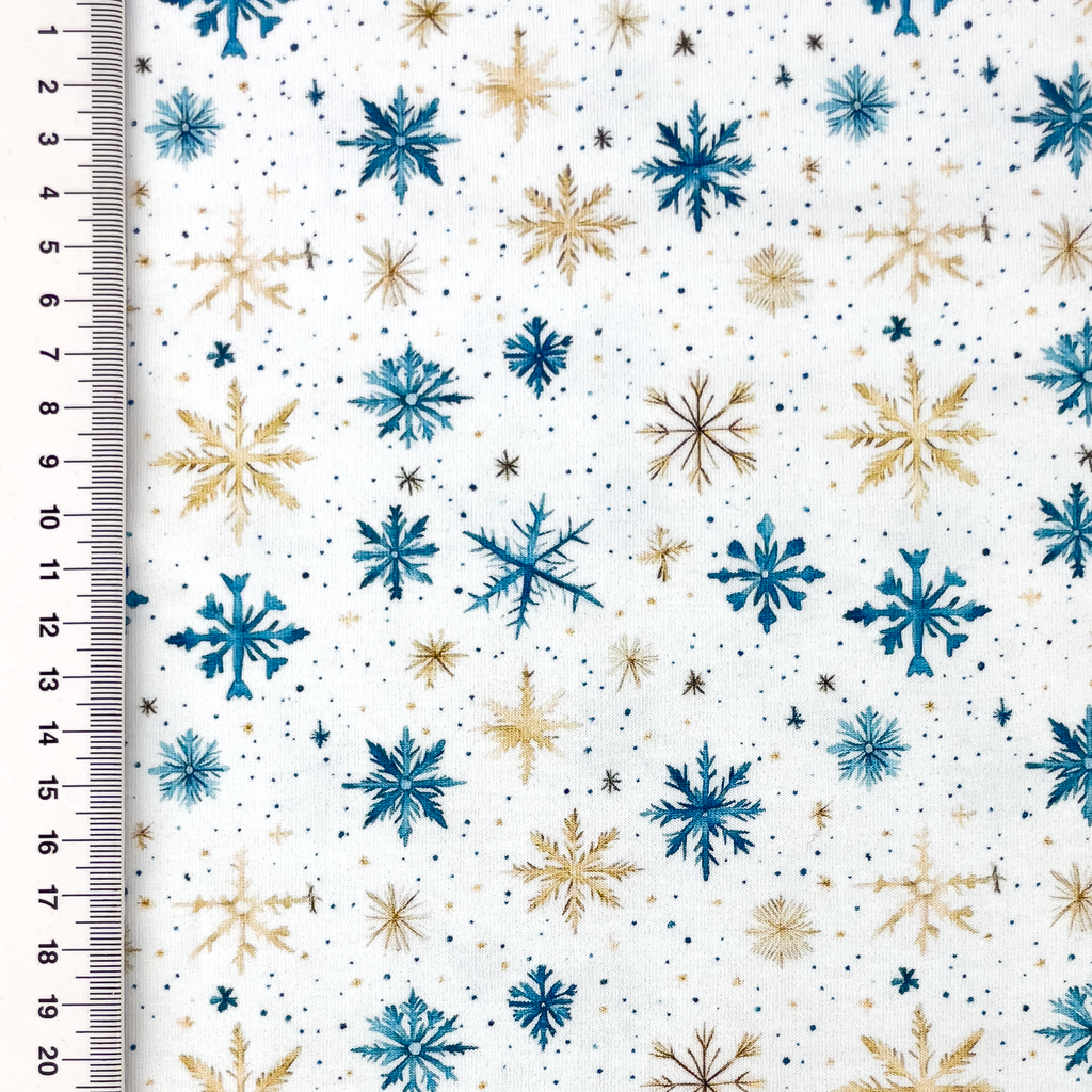 Winterlicher Motivjersey mit filigranen Schneeflocken, hochwertiger Baumwolljersey, 95% Baumwolle, 5% Elasthan, weich & elastisch für gemütliche Winterbekleidung und festliche Accessoires