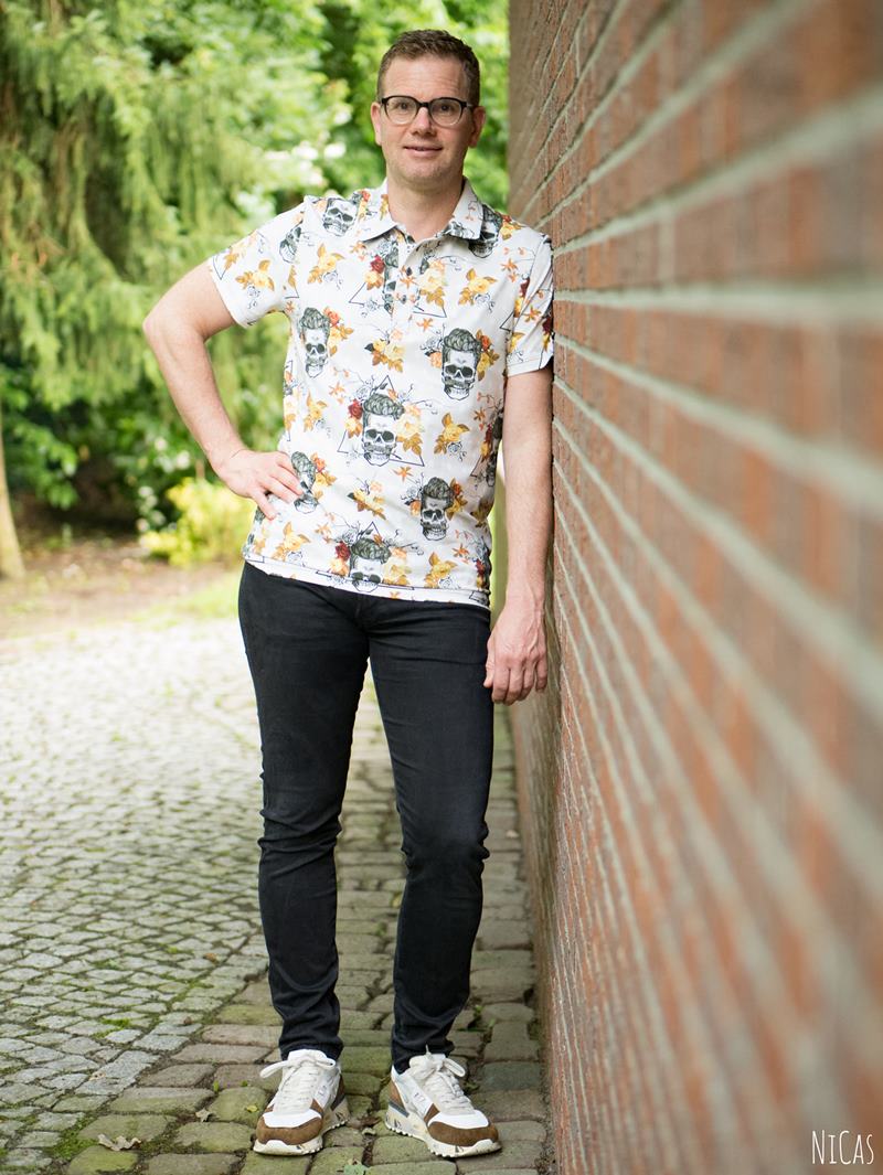 Eigenproduktion - Jersey Stoff - Baumwolljersey - Rose Hip Skull Stoffrest 140cm
