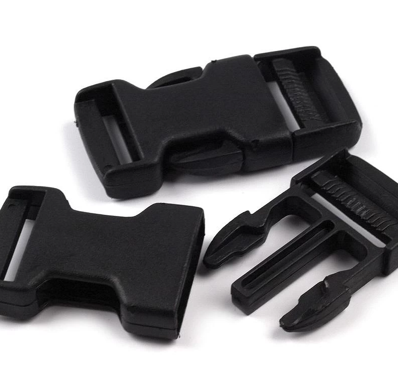 Schwarze Steckschnalle aus robustem Kunststoff für 30 mm Gurtband – Stabiler Klickverschluss mit beidseitiger Führung für Taschen, Rucksäcke und Gürtel.