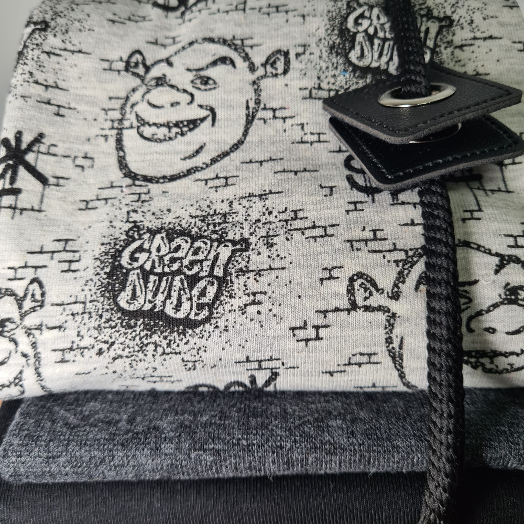 Stoffpaket  - Shrek Grau/ Schwarz - 3,7 Meter Tüddelkram und Stoffe