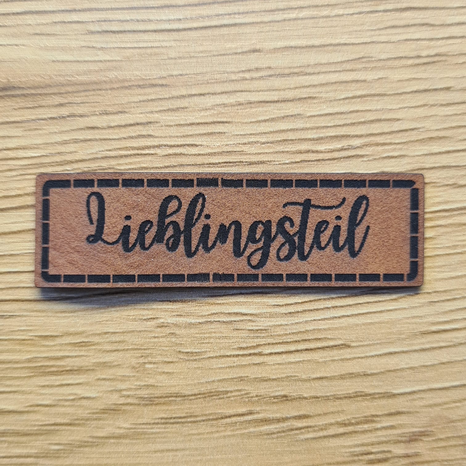 „Lieblingsteil“ Nählabel 5cm x 1,4cm – vegan, handmade, Schnuckidu® Kunstleder Braun