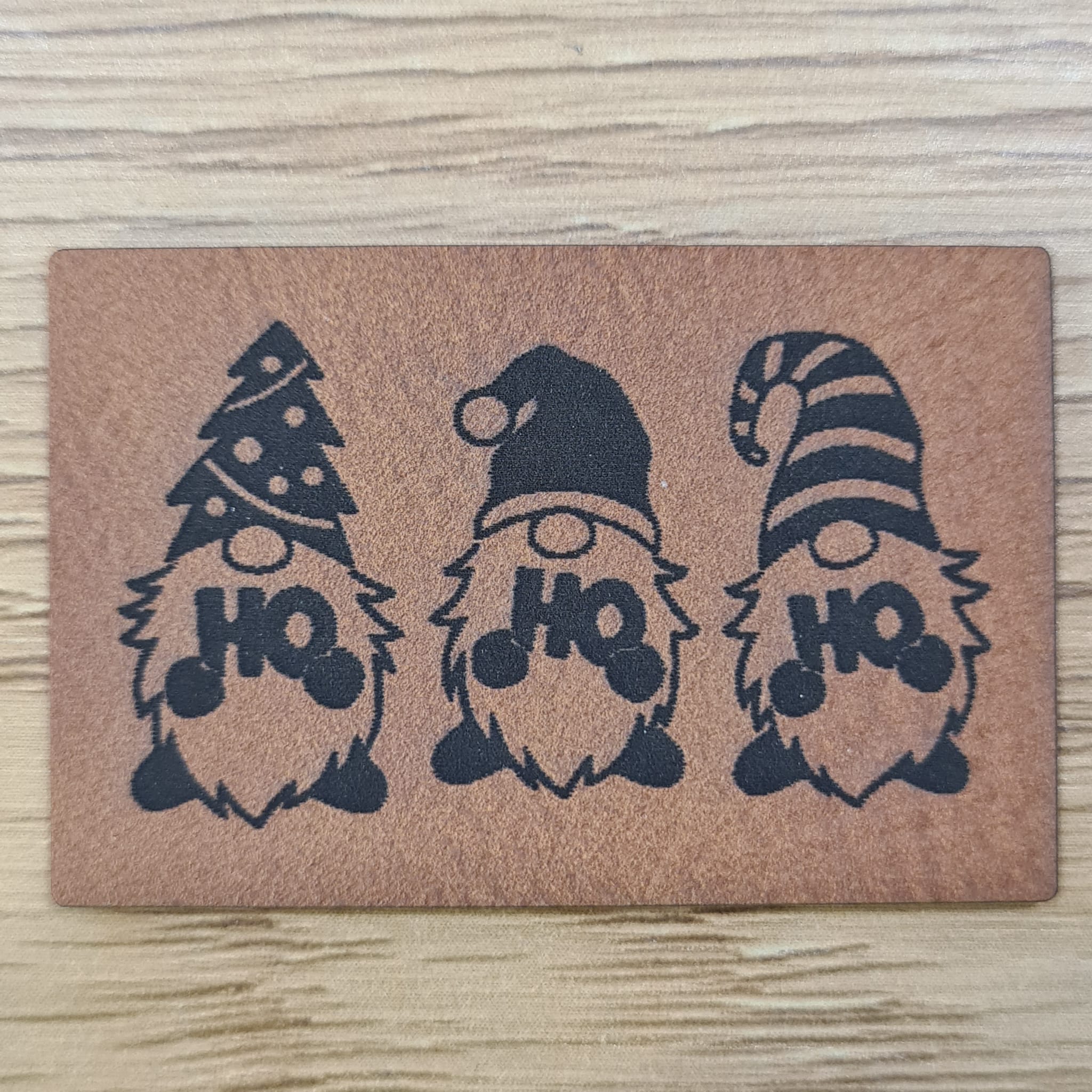 „Wichtel“ Nählabel 4,5×3 cm – vegan, handmade, Schnuckidu® Kunstleder Braun