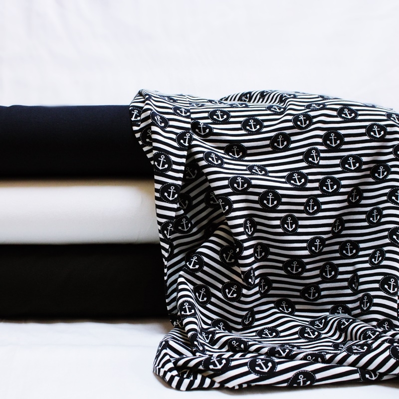 Jersey Überraschungspaket Fantastisch Junge mit Motiv-Jersey und farblich passenden Uni-Stoffen