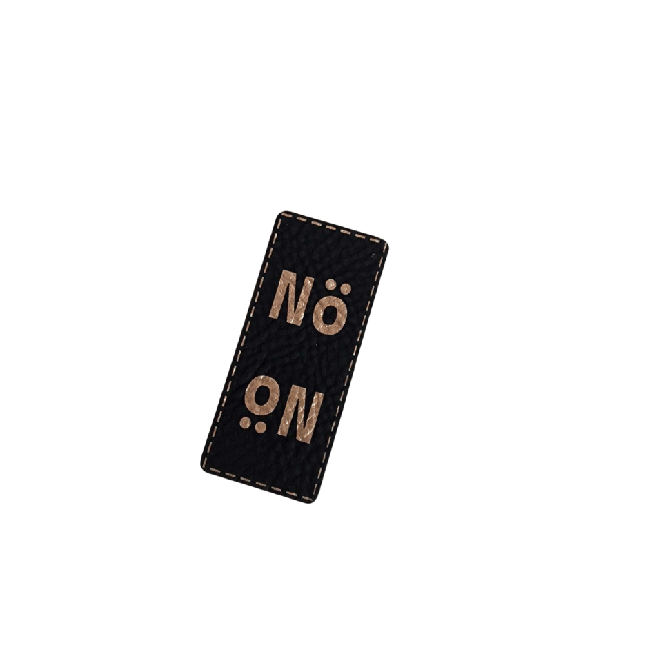 Label - Kunstleder - Schwarz/Gold - 4,5cm x 2cm - Nö