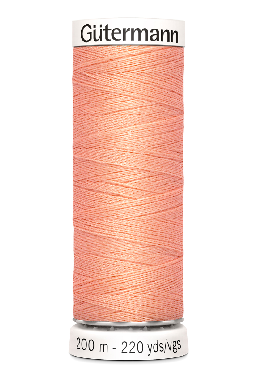 Gütermann Allesnäher 200 Meter in Hellem Apricot (586) – Hochwertiges Premium-Nähgarn aus 100% Polyester für alle Stoffe. Zartes Apricot-Nähgarn, reißfest und farbecht.