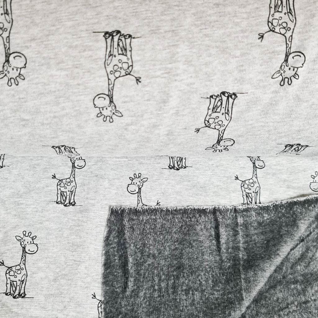 Alpenfleece - Sweat Stoff mit Plüschfell-Abseite - Giraffen auf Grau Melange