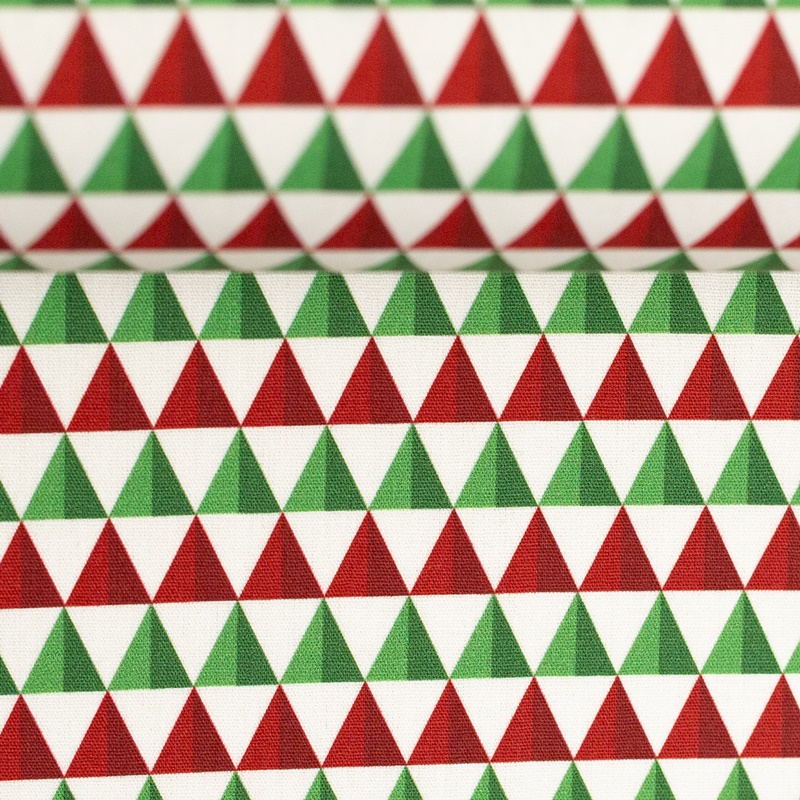 Webware - Baumwoll Stoff - Swafing - Noel - Rote und Grüne Dreiecke auf Ecru
