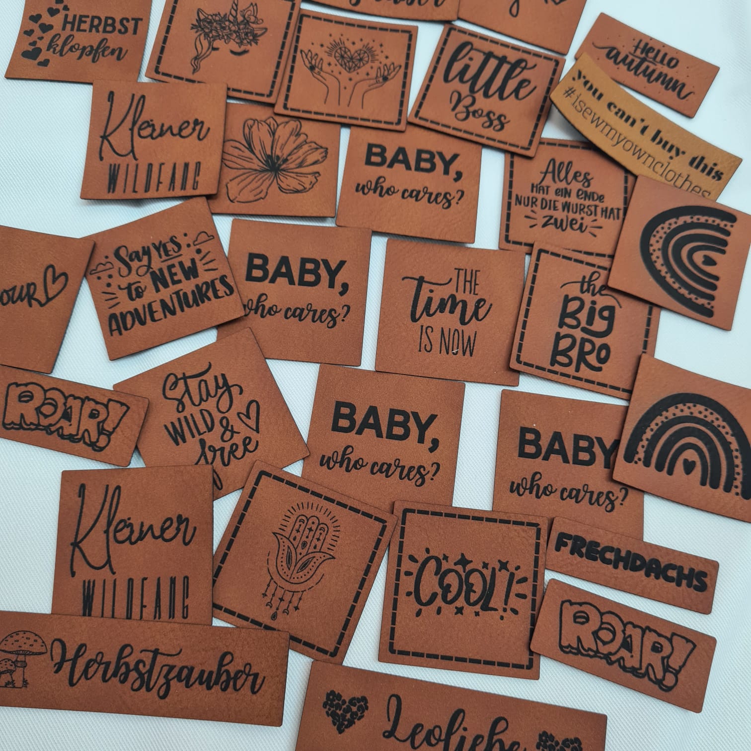Label-Adventskalender 2025 von Schnuckidu® – 48 Handmade Nählabels aus veganem Kunstleder - Vororder