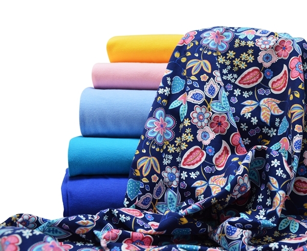 3 Meter Stoffpaket aus der Restekiste mit einer bunten Auswahl an Stoffen wie Jersey, Sweat und Webware für DIY-Projekte