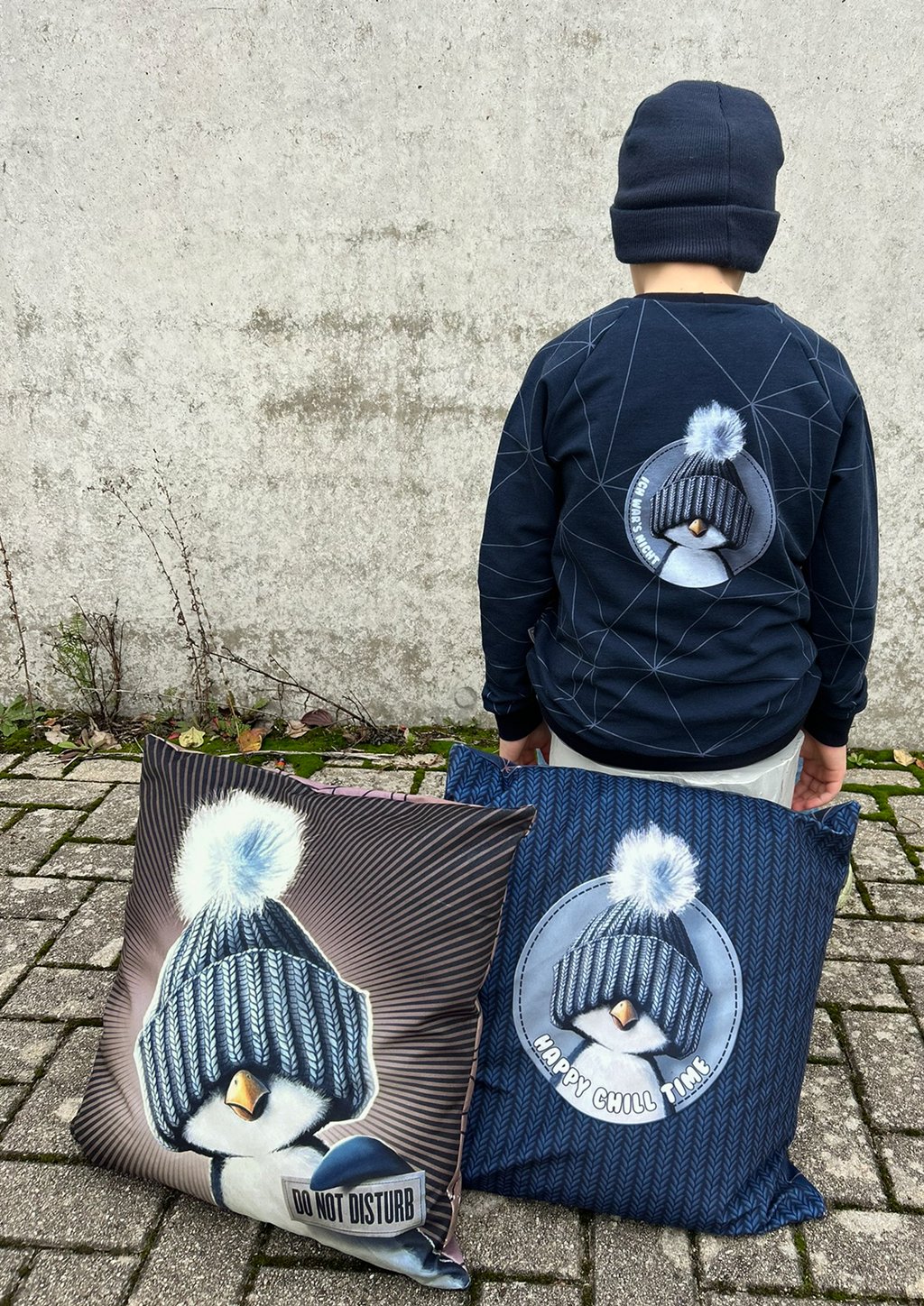 Vororder - Panel - Sweat - On the Rocks by Thorsten Berger - Pinguin Mütze - 85cm