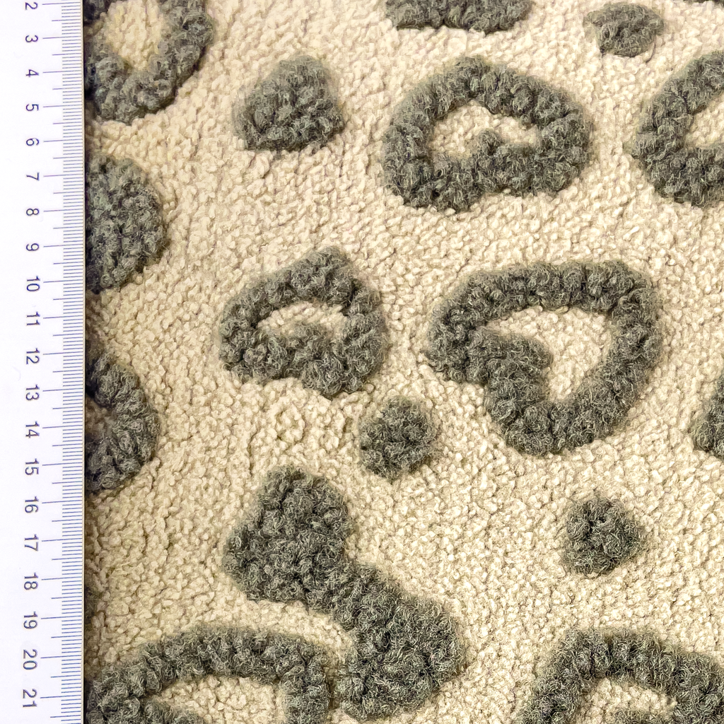 Weicher Teddyplüsch Fleece Stoff mit Herzen Sandfarben Meterware kaufen