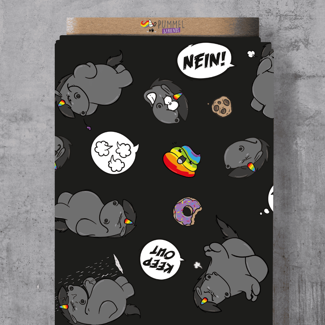 Pummeleinhorn Lizenzstoff "Grummel motzt" in Schwarz – Cooles Design mit Zebras Einhorn-Freund Grummel, Keksen und "Nein!"-Sprechblasen auf schwarzem Grund, exklusive Vororder.
