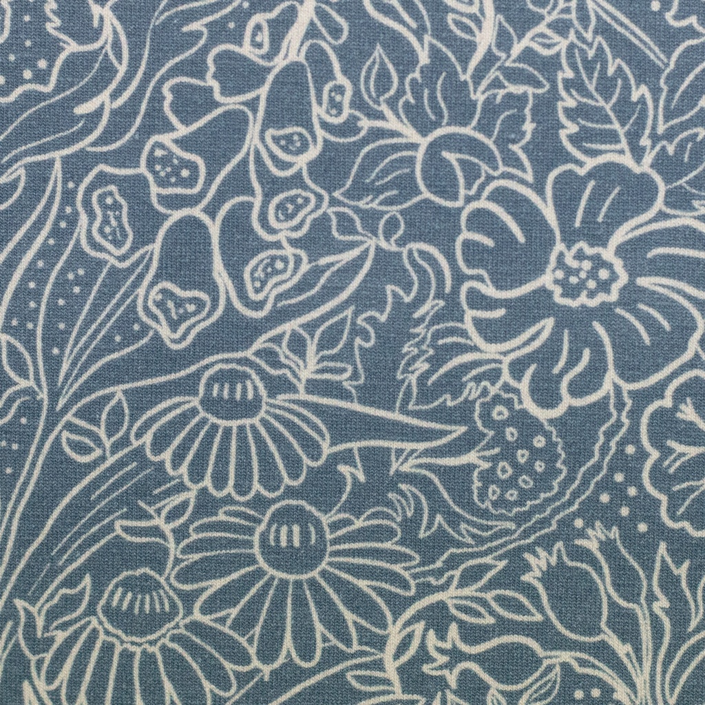 Hochwertiger Swafing Baumwolljersey Autumn Damask von Bienvenido Colorido mit feinem floralen Linienmuster in Cremeweiß auf hellblauem Taubenblau-Grund