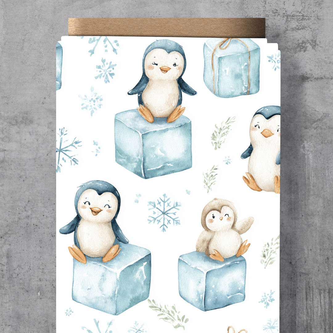 Niedlicher Winterstoff mit dem Schnuckidu-Eigendesign „Frozen Pingus“ – kleine Pinguine im eisigen Allover-Muster für kuschelige Nähprojekte.