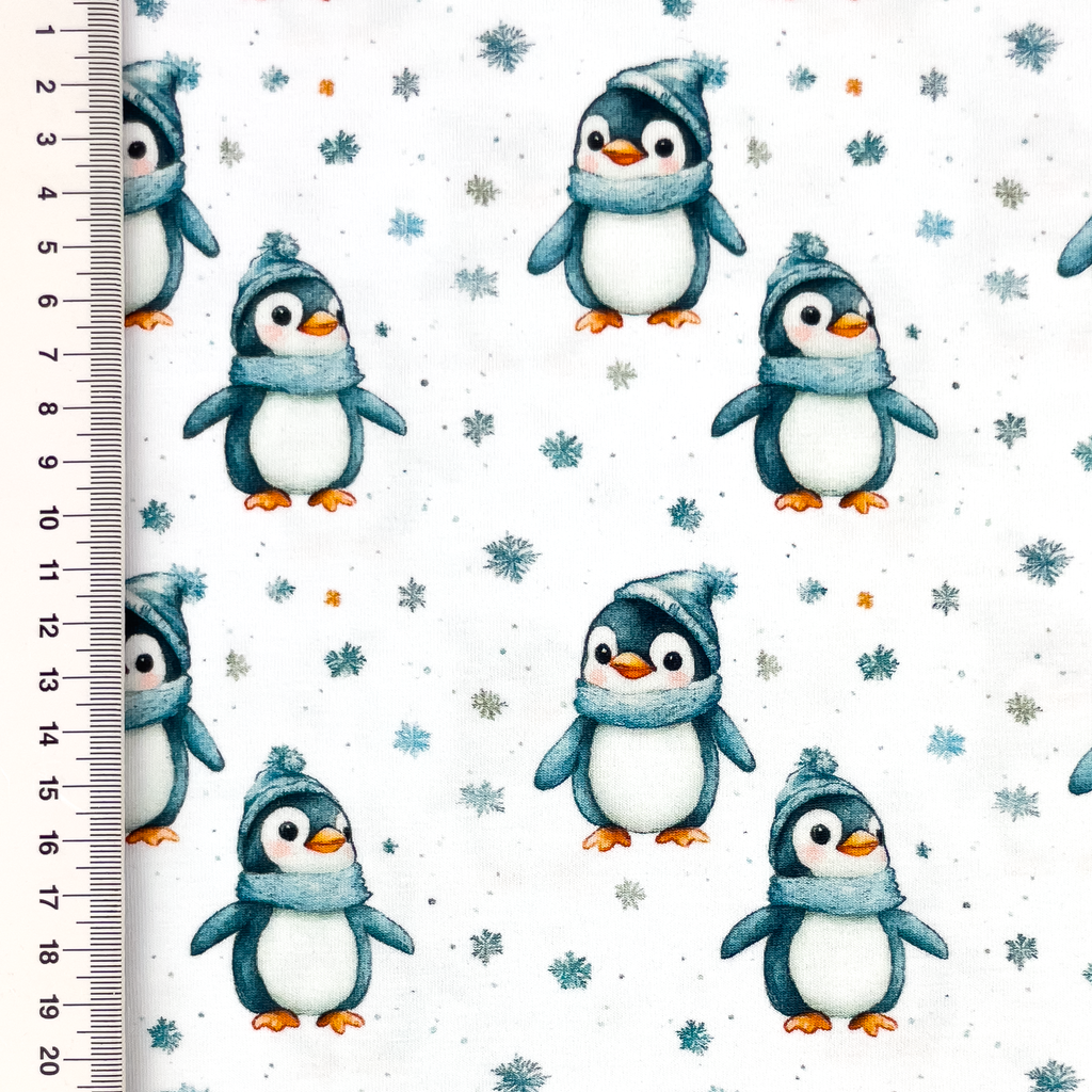 Putziger Motivjersey mit Pinguinen, die bunte Mützen tragen, hochwertiger Baumwolljersey, 95% Baumwolle, 5% Elasthan, weich & elastisch für winterliche Kinder- und Babykleidung