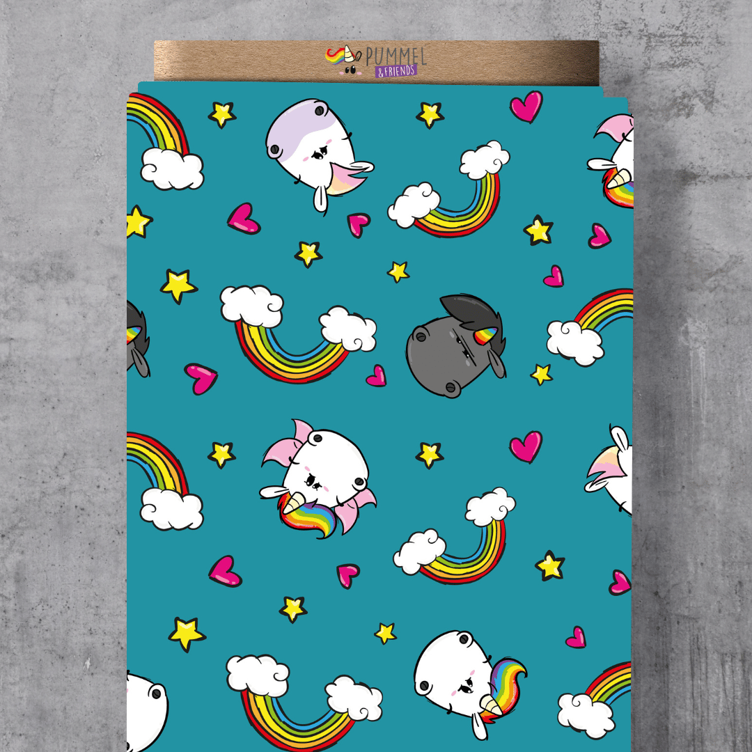 Pummeleinhorn Lizenzstoff "Glitzerweltler Regenbogen" in Aqua – Frisches Design mit Pummeleinhorn, Freunden und bunten Regenbögen auf aqua-türkisem Grund, 12 Stoffarten in der Vororder.