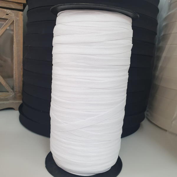 Weiße flache Gummilitze in 8 mm Breite – 38 Meter Vorratspackung. Hochwertiges, weiches Elastic-Band für Masken, Mund-Nasen-Bedeckungen und leichte Bekleidung