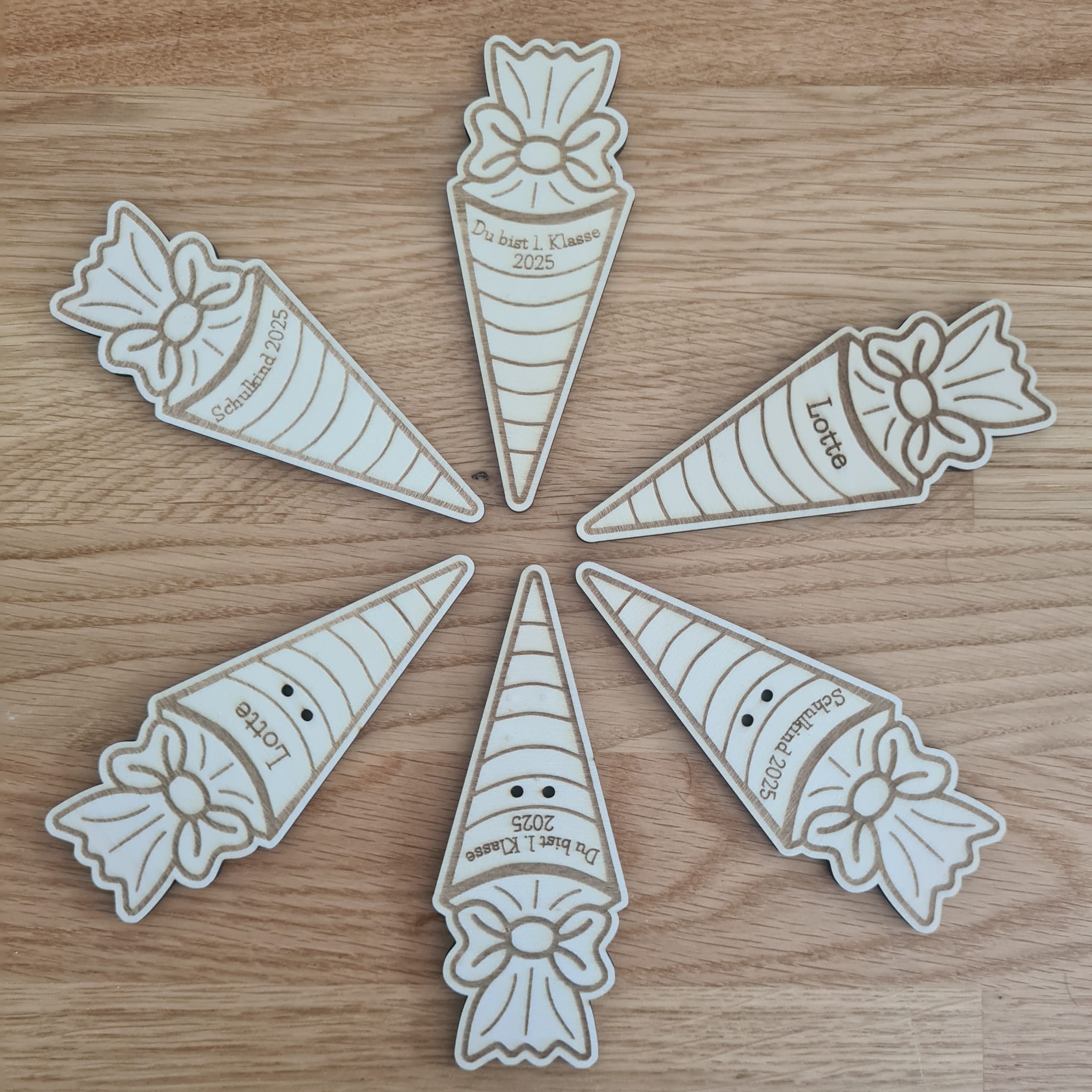 Personalisierte Zuckertüte aus Holz – Geschenk zur Einschulung mit Gravur