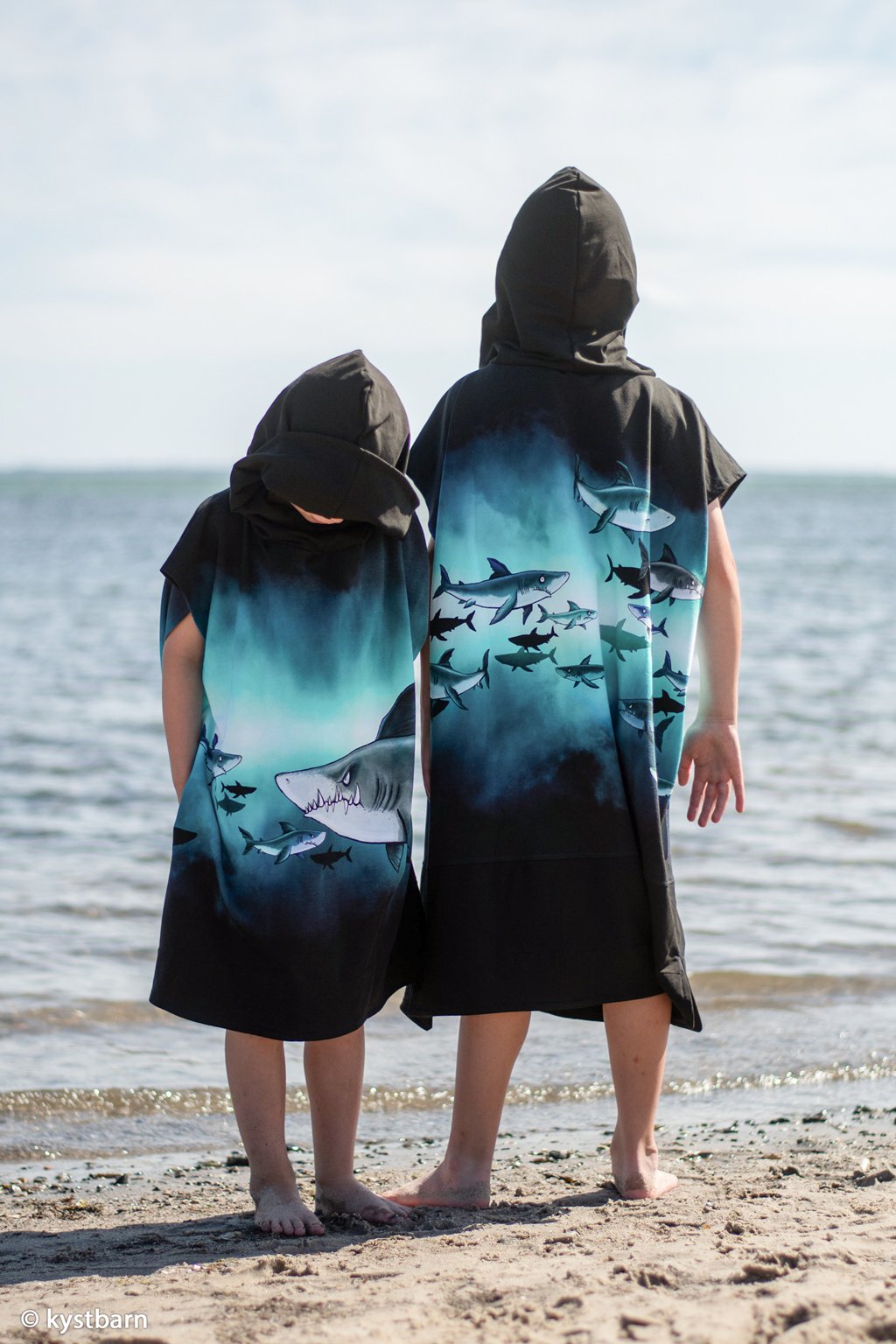 Panel - French Terry - Shark Tank by Thorsten Berger - ca. 85cm x 150cm - Kleine Haie