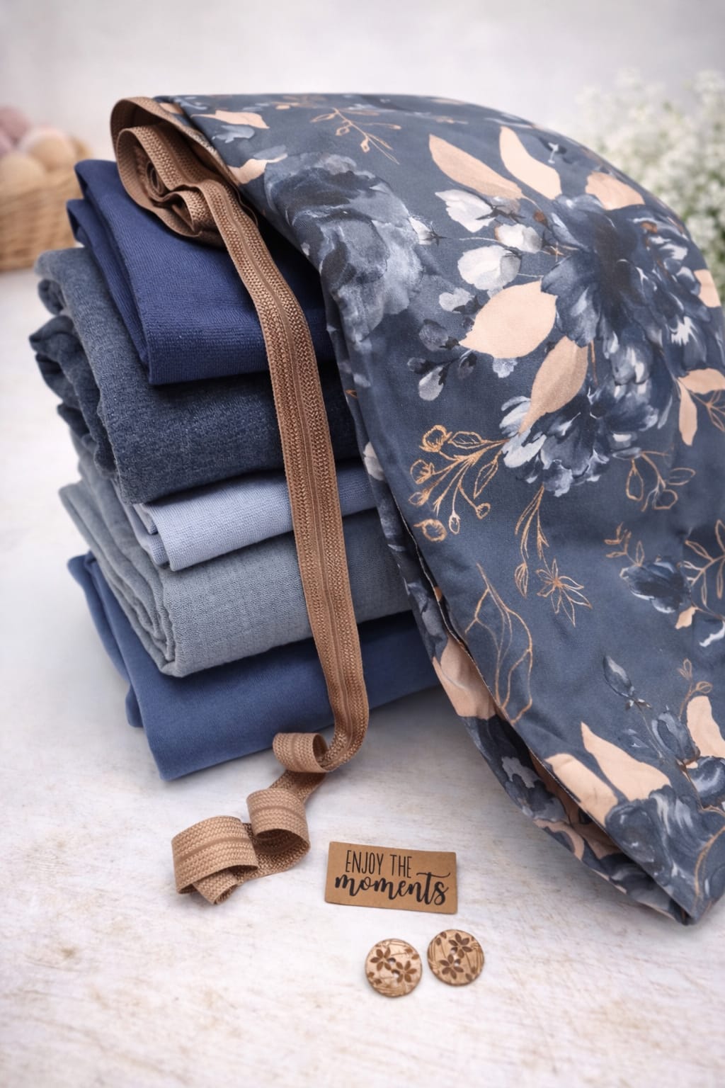 Farblich perfekt abgestimmte Stoffpakete aus Jersey und Sweat Stoffen für schnelle Nähprojekte von Schnuckidu.