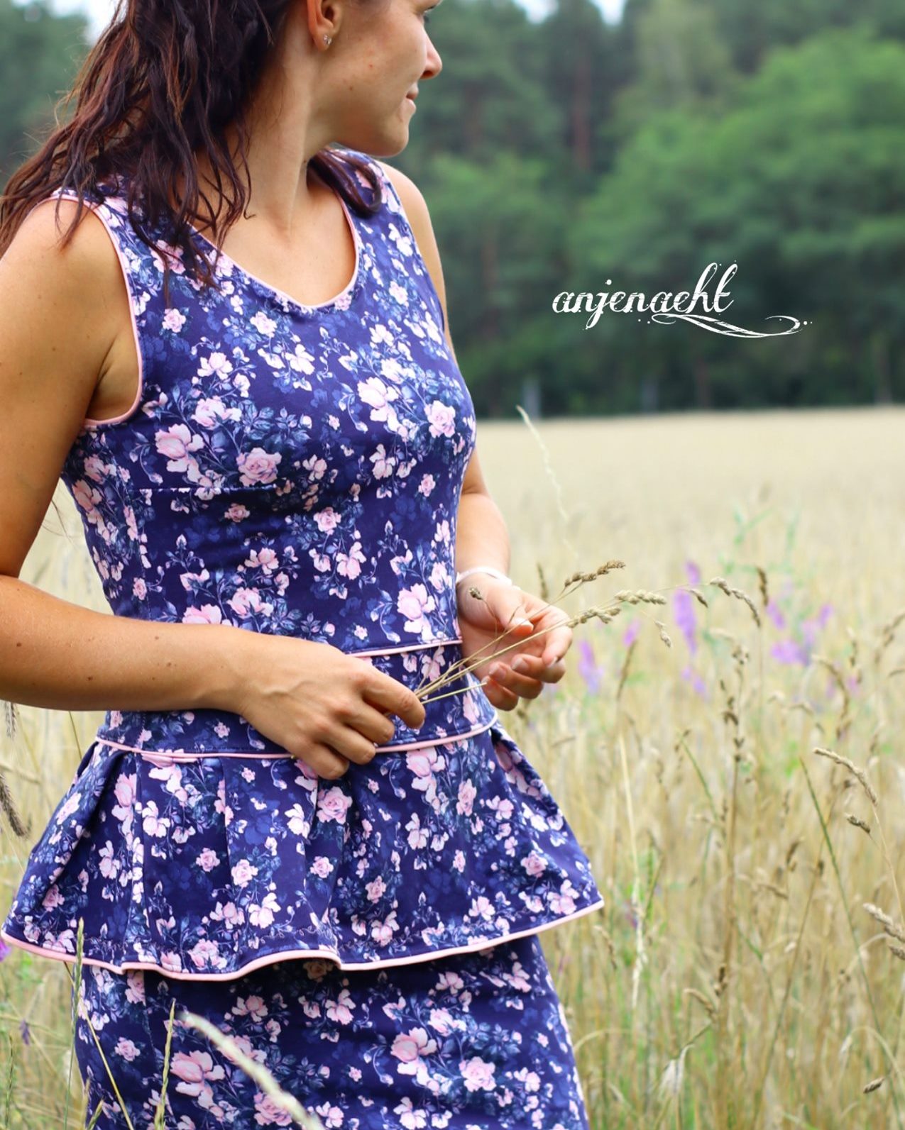Die liebe Anja von anjenaeht durfte unsere Eigenproduktion Lovely Roses vernähen! Die liebe Anja von anjenaeht durfte unsere Eigenproduktion Lovely Roses vernähen!