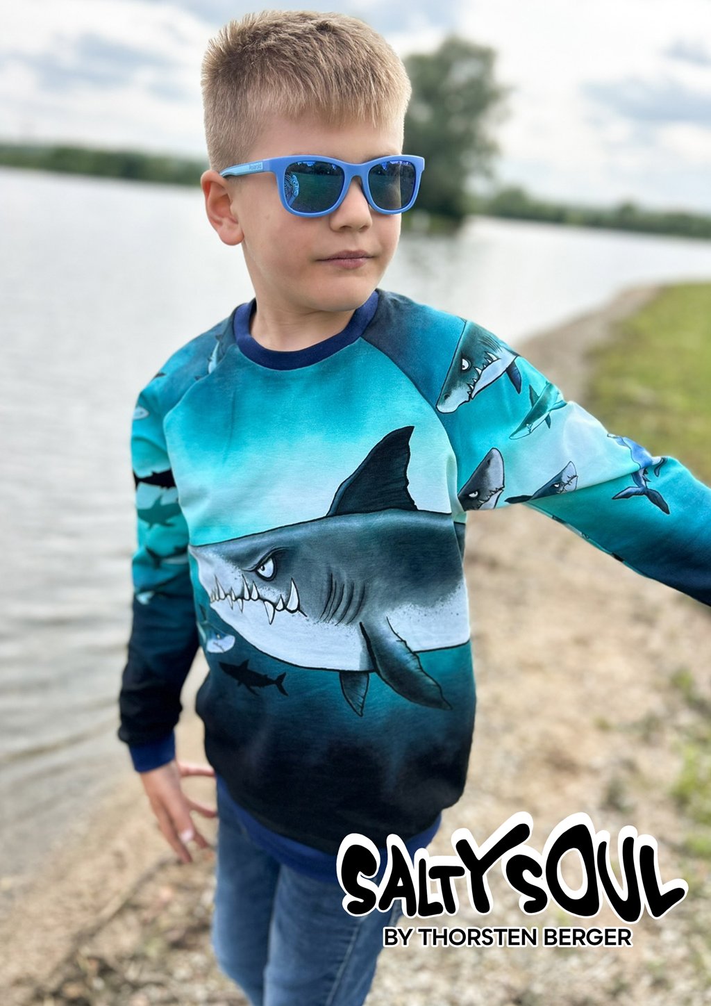 Panel - French Terry - Shark Tank by Thorsten Berger - ca. 85cm x 150cm - Kleine Haie