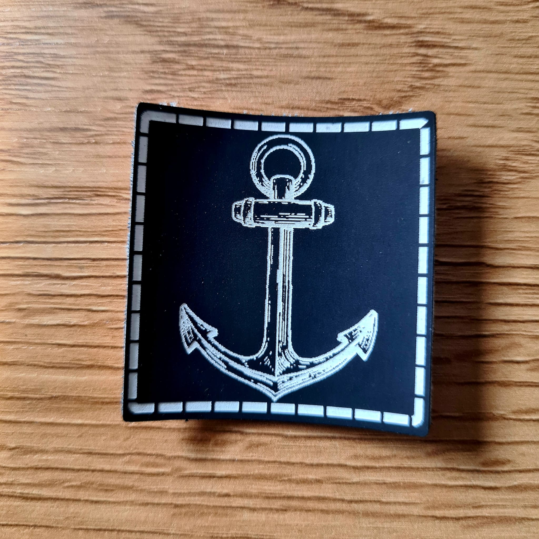 „Anker“ Nählabel 4×4 cm – vegan, handmade, Schnuckidu® Kunstleder