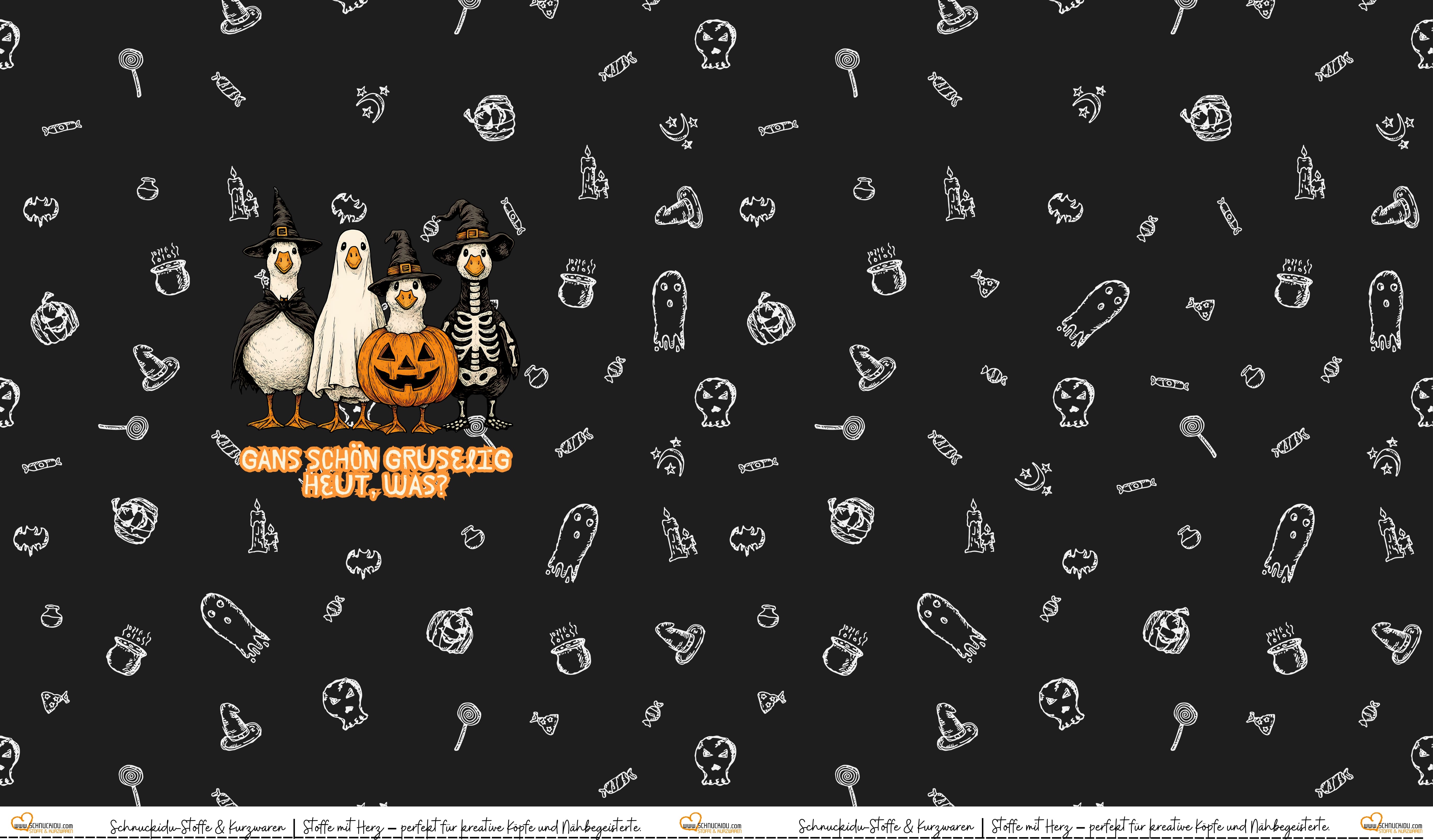 Schnuckidu Eigendesign French Terry Panel mit verkleideten Halloweengänsen, Kürbis und Schriftzug GANS SCHÖN GRUSELIG HEUT, WAS? auf schwarzem Kreide-Muster.