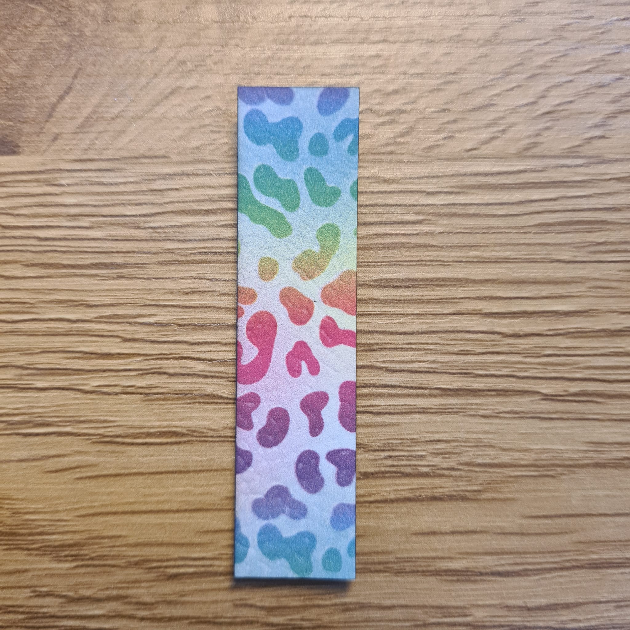 „Leo bunt“ Nählabel 6×1,5 cm – vegan, handmade, Schnuckidu® Kunstleder 