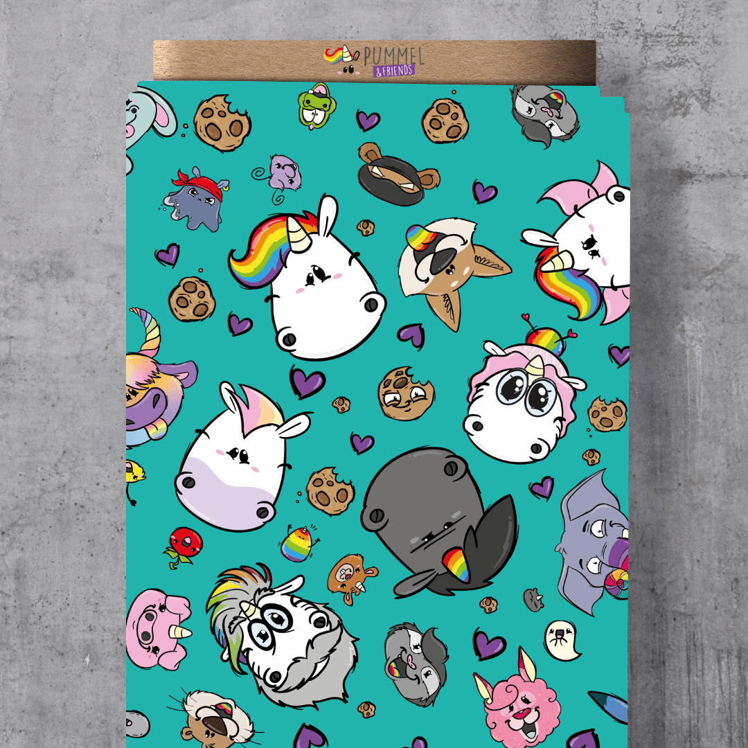 Pummeleinhorn Lizenzstoff "Glitzerweltler" in Türkis – Buntes Allover-Design mit Pummeleinhorn, Norbert, Grummel und Freunden auf türkisfarbenem Grund, exklusive Vororder bei Schnuckidu.