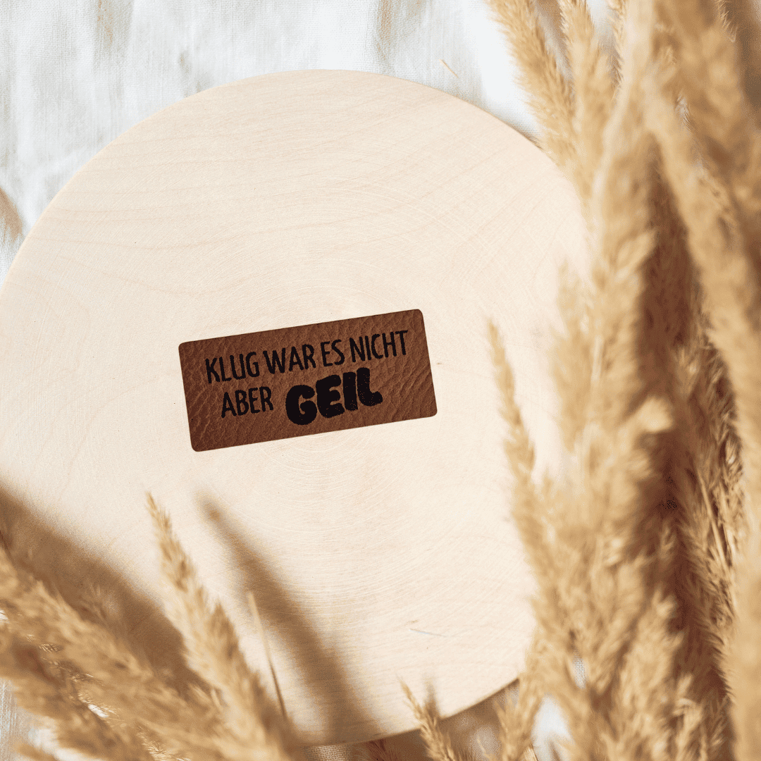 „War Geil“ Nählabel 4,7cm x 2cm – vegan, handmade, Schnuckidu® Kunstleder Braun/Schwarz