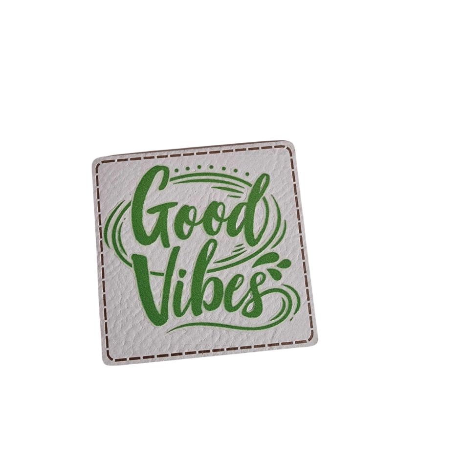 Label - Kunstleder - Creme/Grün - 5cm x 5cm - Good Vibes