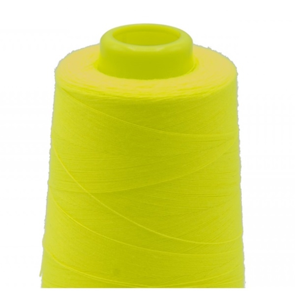 Hochwertiges neongelbes Overlockgarn auf der Kone, 2700 m Lauflänge aus 100 % Polyester, reißfest und ideal für signalstarke, leuchtende Versäuberungsnähte.