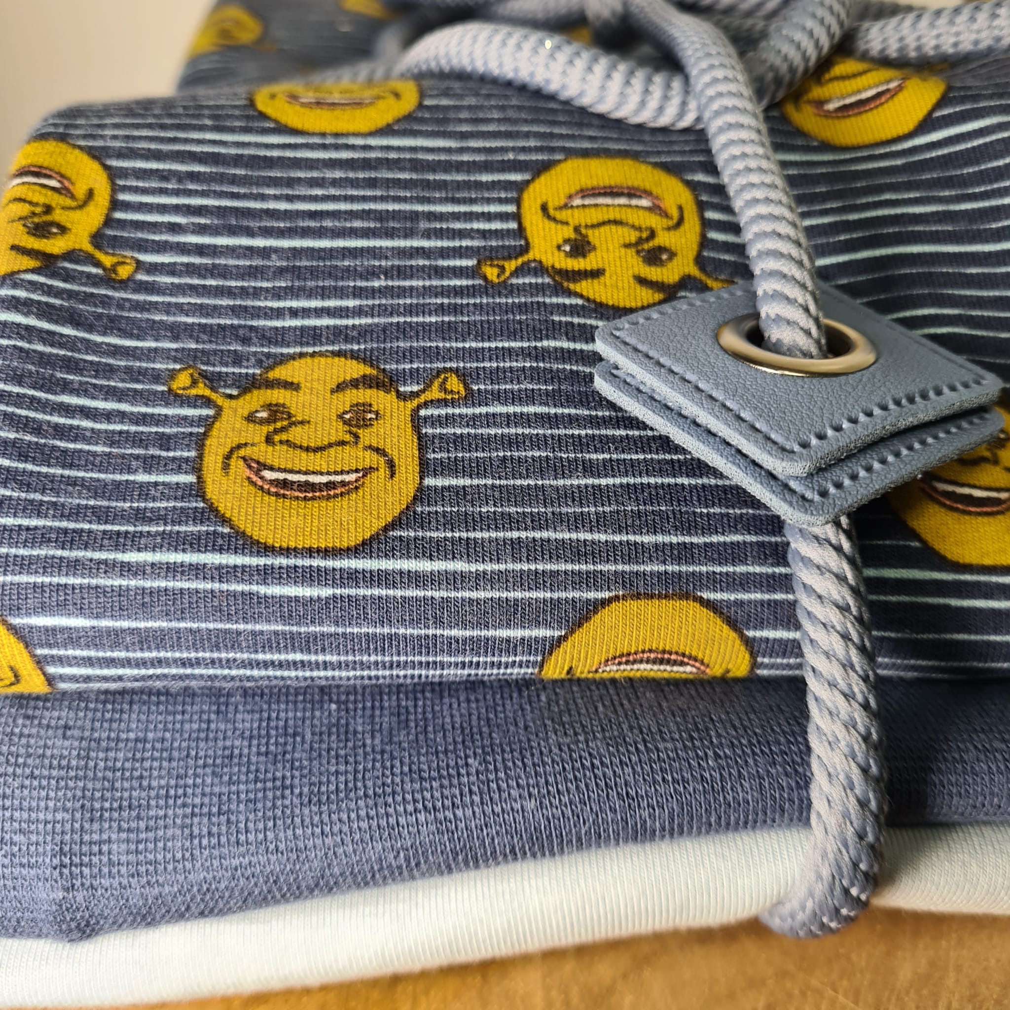 Stoffpaket  - Shrek Blau - 3,7 Meter Tüddelkram und Stoffe 