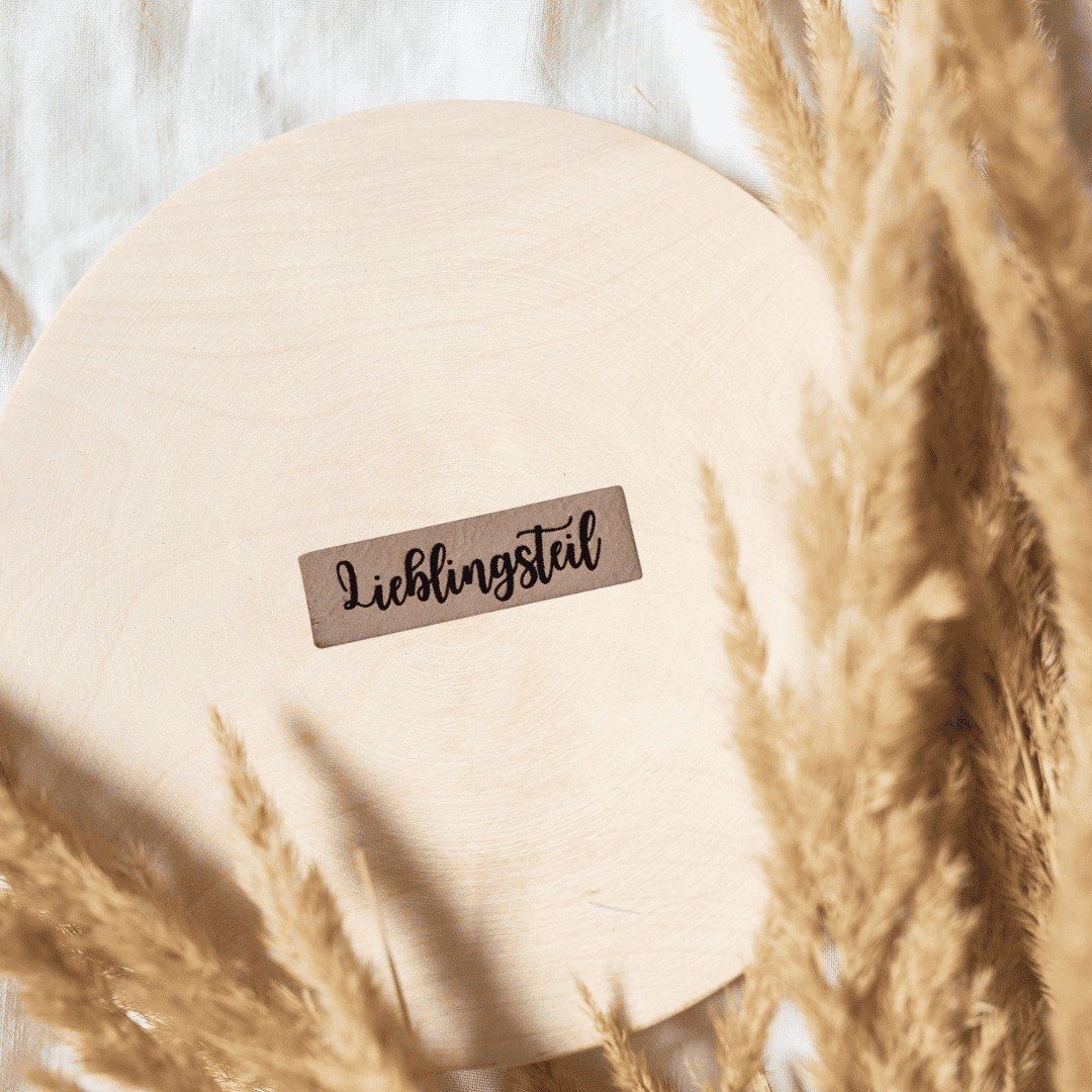„Lieblingsteil“ Nählabel 4,8cm x 1,4cm – vegan, handmade, Schnuckidu® Kunstleder Beige/Schwarz