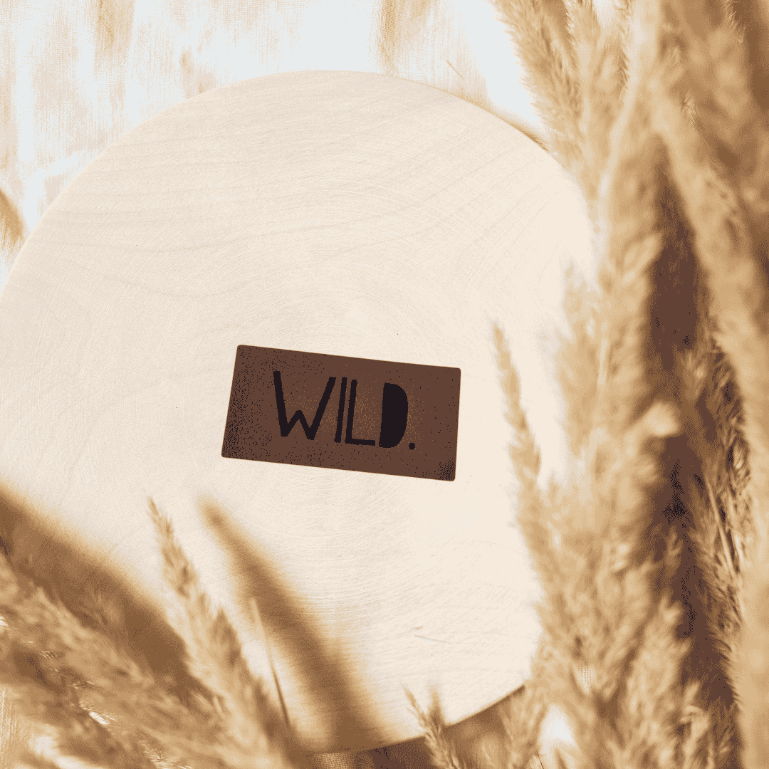 „WILD“ Nählabel 2,4×5 cm – vegan, handmade, Schnuckidu® Kunstleder Braun/Schwarz
